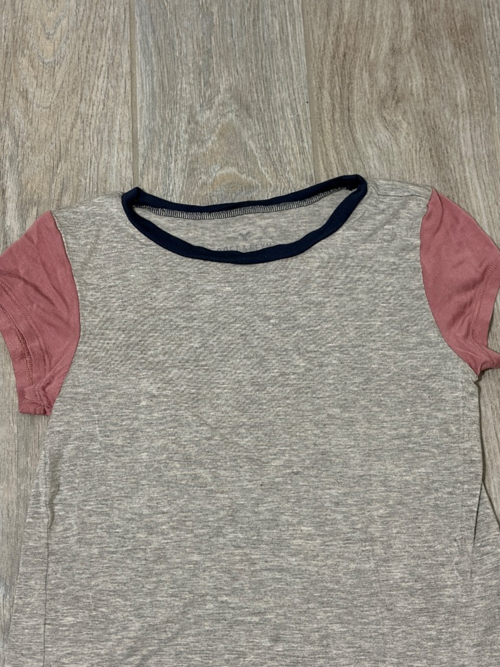 NWOT! Women's American Eagle Soft & Sexy Grey Color Block Ringer T-Shirt - XS